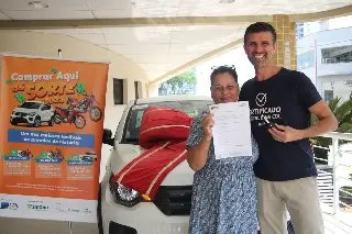 CDL entrega carro para ganhadora da promoção Comprar Aqui Dá Sorte  - 4