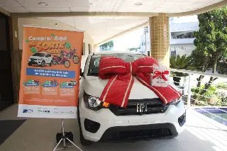 CDL entrega carro para ganhadora da promoção Comprar Aqui Dá Sorte  - 3