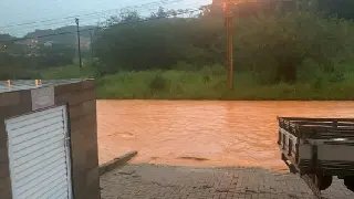 (VIDEO) Temporal volta a causar transtornos nas ruas de Brusque - 4