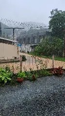 Além de poeira, rua sofre com valas em dias de chuva - 3