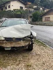 Carros colidem na descida da rua Gustavo Halfpap, em Brusque - 1