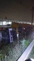 Carreta e caminhão tombam após colisão na Antonio Heil - 1