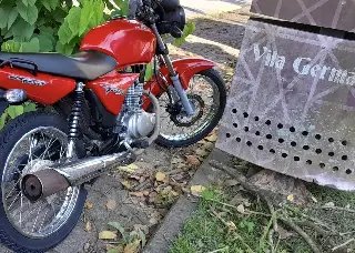 Colisão entre Uno e CG deixa um ferido em Brusque  - 3