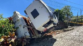(VÍDEO) Saiba detalhes do caminhão que caiu sobre casa - 8