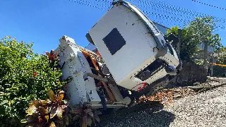 (VÍDEO) Saiba detalhes do caminhão que caiu sobre casa - 6