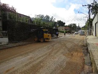 Rua João XXIII recebe limpeza após fortes chuvas - 1