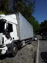 Motorista de caminhão mudou de faixa para evitar batida em outros carros  - 1