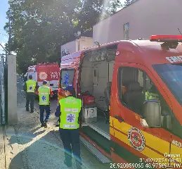 Telhado rompe e homem acaba caindo de seis metros de altura  - 1