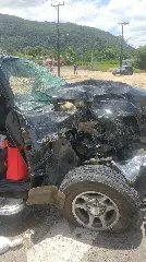 Colisão entre carro e caminhão deixa vítimas presa nas ferragens - 3