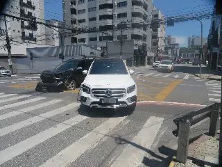 Colisão entre dois carros é registrada no Centro de Brusque - 5