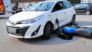 Colisão entre carro e moto deixa um ferido no Maluche  - 4