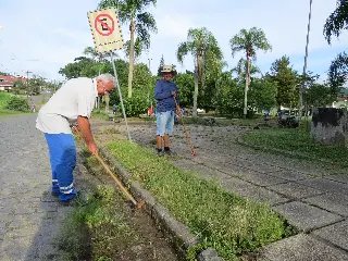 Praça no Jardim Maluche recebe mutirão de limpeza - 5