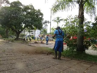 Praça no Jardim Maluche recebe mutirão de limpeza - 3