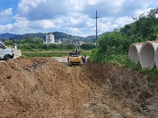 Obras da Victor Meirelles prosseguem com escavação na rua Pomerode - 5