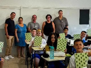 Prefeitura distribui novos kits de materiais escolares - 3