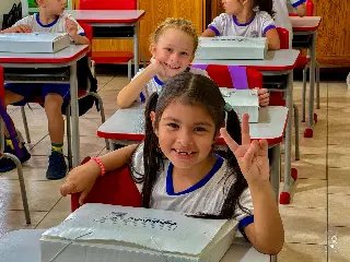 Prefeitura distribui novos kits de materiais escolares - 4