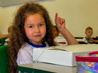 Prefeitura distribui novos kits de materiais escolares - 2