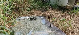 (URGENTE) Carro tomba depois de bater contra poste em Guabiruba - 5