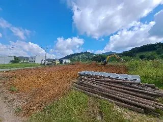 Obras da nova creche do Limeira começam com limpeza do terreno - 1