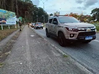 Jovem é preso com carro roubado no Centro de Brusque - 1