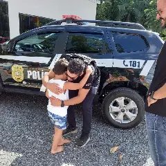 Policiais fazem surpresa de aniversário para menino em Guabiruba - 2