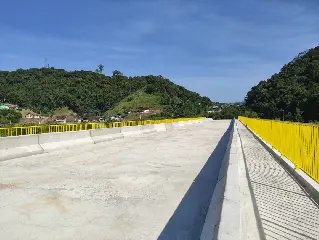 Sacos de cimento estragaram na obra da ponte no Rio Branco - 9