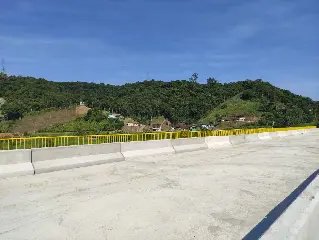 Sacos de cimento estragaram na obra da ponte no Rio Branco - 8
