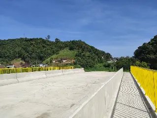 Sacos de cimento estragaram na obra da ponte no Rio Branco - 6