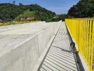 Sacos de cimento estragaram na obra da ponte no Rio Branco - 10