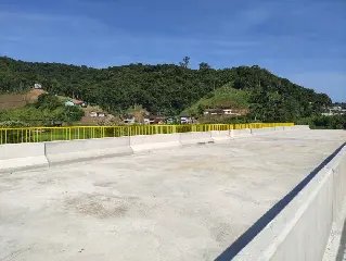 Sacos de cimento estragaram na obra da ponte no Rio Branco - 7