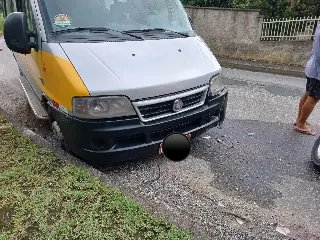 (URGENTE) Colisão frontal, entre moto e van escolar deixa ferido grave - 1