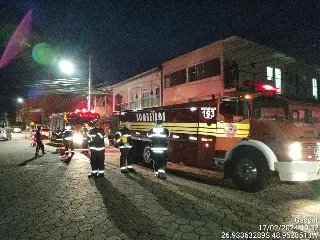 Incêndio atinge imóvel e morador é levado para hospital  - 1