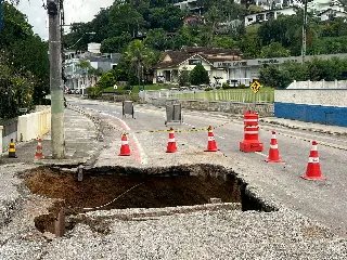 Erosão na 1º de Maio aumenta após as chuvas - 3