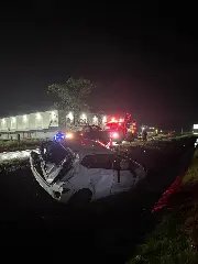 Saída de pista seguida de capotamento deixa quatro feridos - 2
