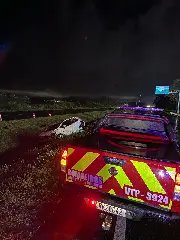 Saída de pista seguida de capotamento deixa quatro feridos - 4