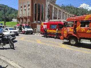 Motociclista acerta traseira de ônibus e fica gravemente ferido - 5
