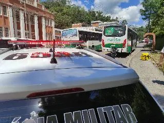 Motociclista acerta traseira de ônibus e fica gravemente ferido - 3