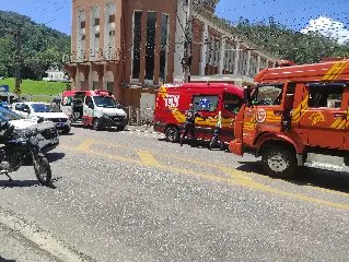 Motociclista acerta traseira de ônibus e fica gravemente ferido - 2