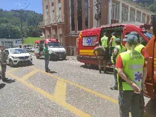Motociclista acerta traseira de ônibus e fica gravemente ferido - 4