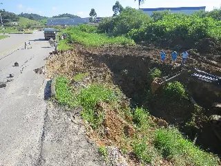 Após danos em sua cabeceira, ponte no Limoeiro começa a ser reparada - 1