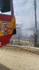 Casa de madeira é totalmente destruída por incêndio em Guabiruba  - 1