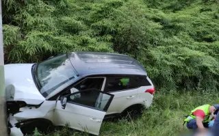 Carro bate contra poste e deixa um ferido em Brusque  - 4