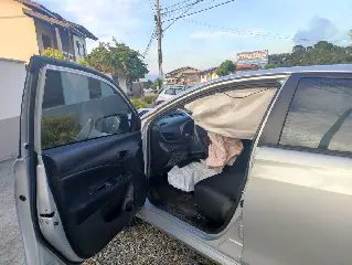 URGENTE - Moto acaba arremessada contra poste e muro - 2