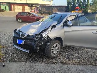 URGENTE - Moto acaba arremessada contra poste e muro - 4