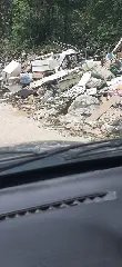 Buracos na pista e entulhos incomodam moradores - 3