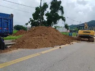 Tubulações se rompem e abrem grandes buracos em Brusque - 5