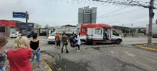 Colisão aconteceu no cruzamento das ruas - 2
