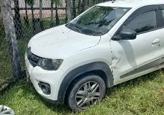 Homem fica ferido após veículo sair da pista na Ivo Silveira - 1
