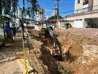 Equipes avançam com as obras na rua Pomerode - 3