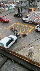 Morador registra acidente entre carro e moto - 1